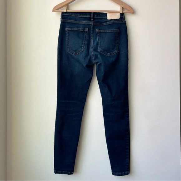 Everlane Mid-Rise Skinny Ankle Jean - Picture 3 of 9